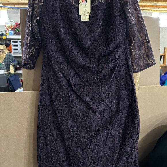 Plum color dress - Picture 4 of 4